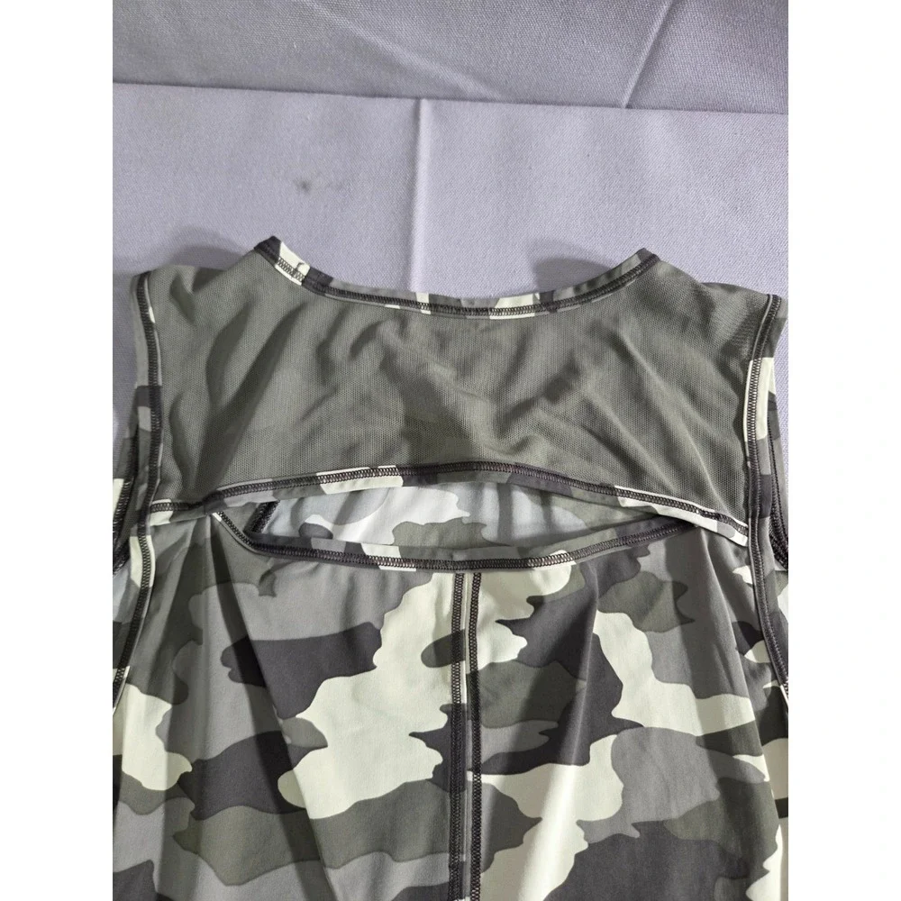 Lululemon Shirt Womens 8 Green Camo Sculpt Tank Vented Flowy Heritage 365 Active